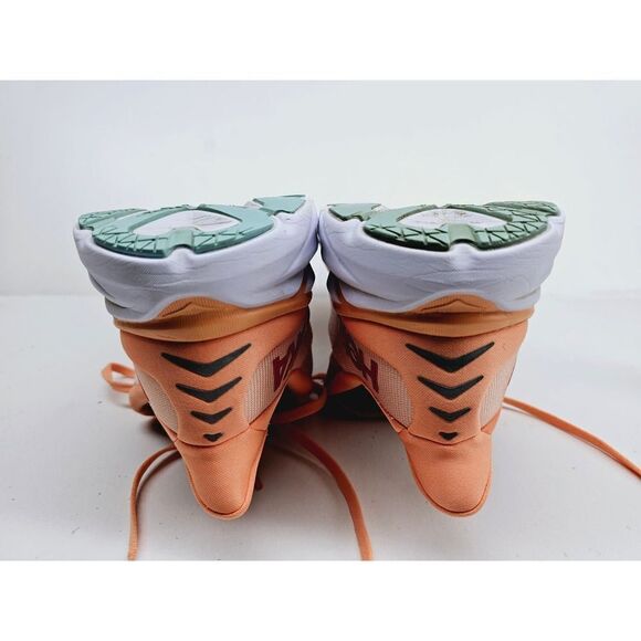 Hoka Women 10.5 Comfy footwear - Picture 2 of 9
